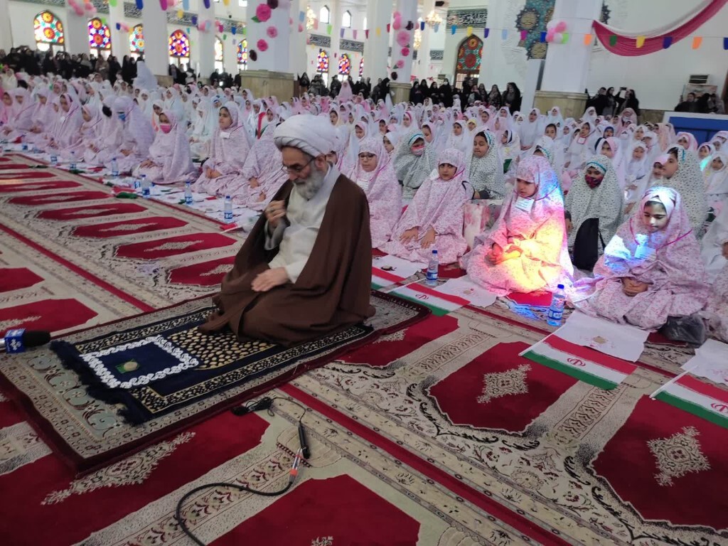 جشن تکلیف هزار و سیصد دانش آموز دختر پایه سوم مدارس دولتی و غیردولتی ناحیه ۱ و ۲ رشت در مصلای امام خمینی رشت برگزار شد جشن تکلیف هزار و سیصد دانش آموز دختر پایه سوم مدارس دولتی و غیردولتی ناحیه ۱ و ۲ رشت در مصلای امام خمینی رشت برگزار شد