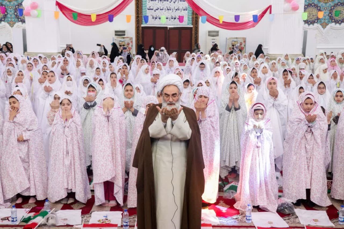 جشن تکلیف هزار و سیصد دانش آموز دختر پایه سوم مدارس دولتی و غیردولتی ناحیه ۱ و ۲ رشت در مصلای امام خمینی رشت برگزار شد جشن تکلیف هزار و سیصد دانش آموز دختر پایه سوم مدارس دولتی و غیردولتی ناحیه ۱ و ۲ رشت در مصلای امام خمینی رشت برگزار شد