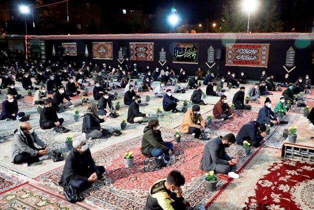 در شب ۱۹رمضان بزرگترین غذای نذری شهرستان نهاوند توزیع شد در شب ۱۹رمضان بزرگترین غذای نذری شهرستان نهاوند توزیع شد