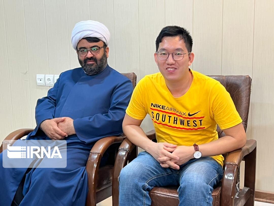 یک جوان ۳۰ ساله تبعه چین در قشم مسلمان شد یک جوان ۳۰ ساله تبعه چین در قشم مسلمان شد