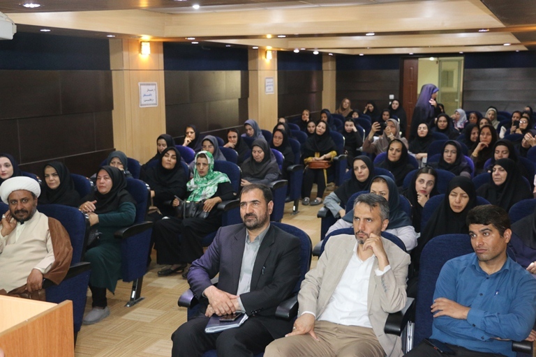 مهمترین مسئله خانواده جایگاهی است که باید در مدارس برای زن تعریف شود مهمترین مسئله خانواده جایگاهی است که باید در مدارس برای زن تعریف شود