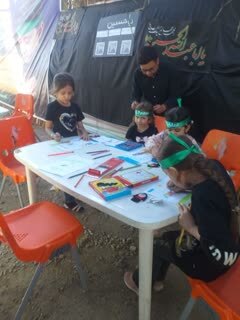 باشماق میعادگاه عاشقان حسینی است/کودکانی که با پای دل خود را به کربلا می رسانند باشماق میعادگاه عاشقان حسینی است/کودکانی که با پای دل خود را به کربلا می رسانند