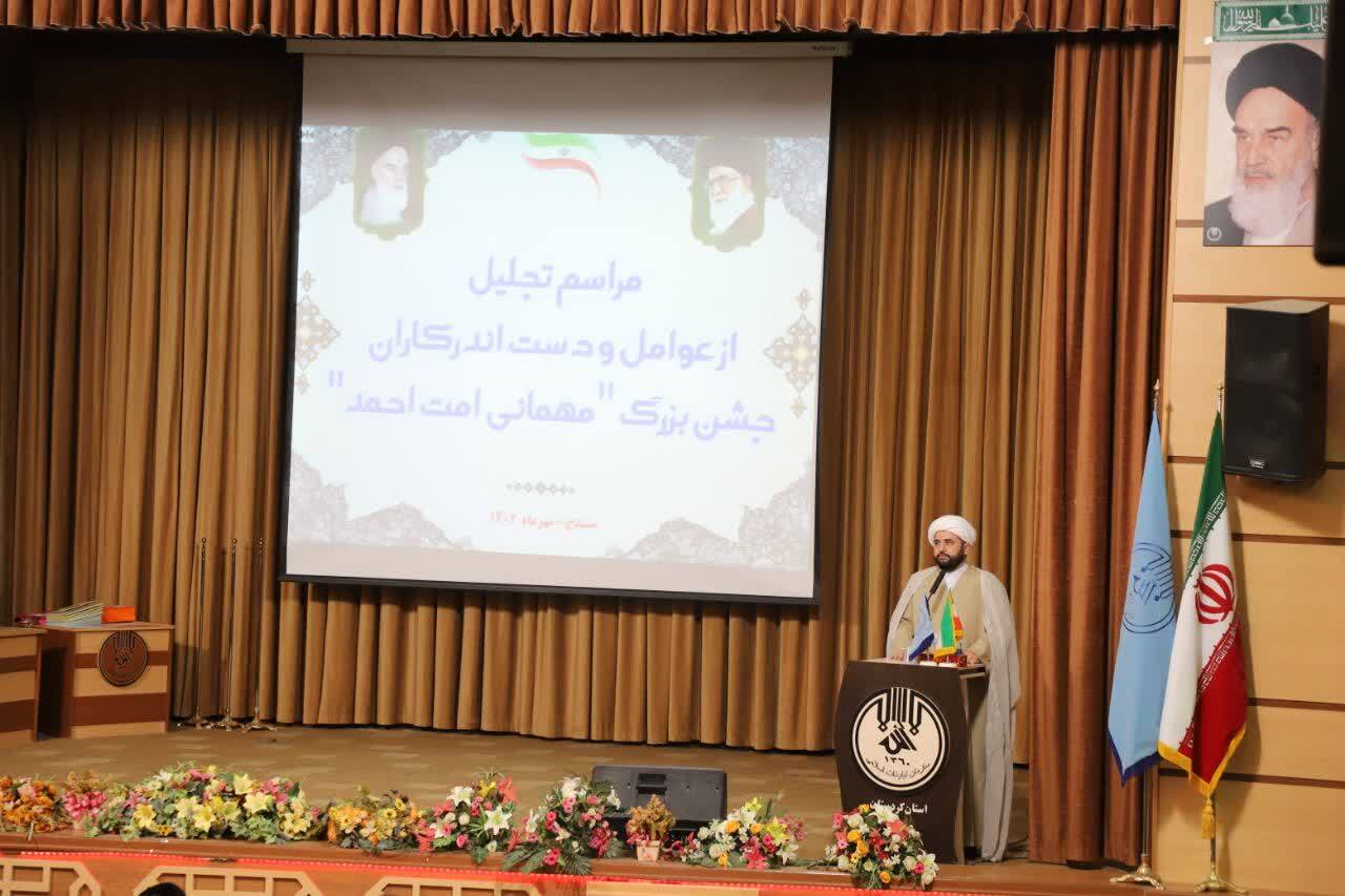 عوامل و دست اندرکاران جشن بزرگ «مهمانی امت احمد» در سنندج تجلیل شدند عوامل و دست اندرکاران جشن بزرگ «مهمانی امت احمد» در سنندج تجلیل شدند