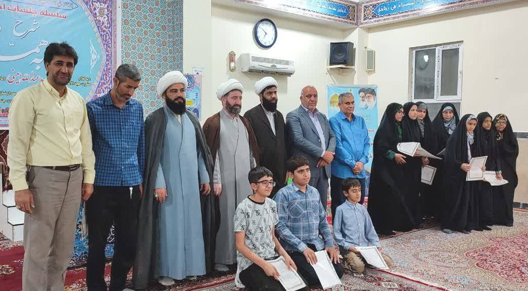 مراسم تجلیل از برترینهای لیگ قرآنی آیندهسازان۲ در شهرستان مهران برگزار شد مراسم تجلیل از برترینهای لیگ قرآنی آیندهسازان۲ در شهرستان مهران برگزار شد