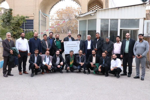 جمعی از مداحان و ستایشگران استان کرمان به سمت پایتخت حرکت کردند تا در دیداری باشکوه با مقام معظم رهبری حضور یابند.