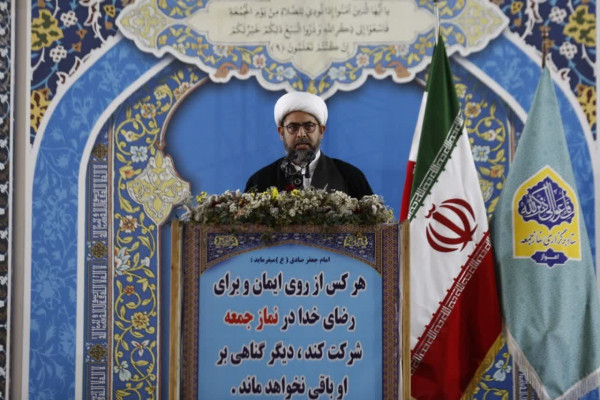 دعوت امام جمعه موقت اهواز به تماشای فیلم اسفند