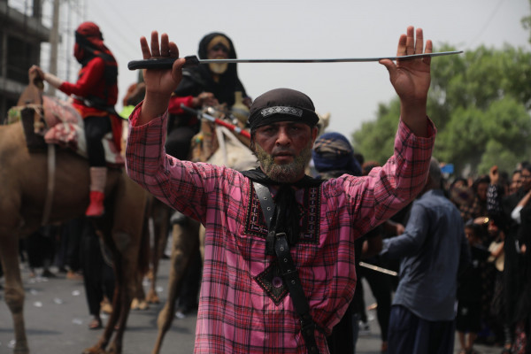 «شیر و کُتل» رسم ۴۰۰ ساله مینابی‌ها در روز عاشورا