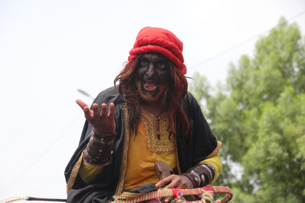 «شیر و کُتل» رسم ۴۰۰ ساله مینابی‌ها در روز عاشورا