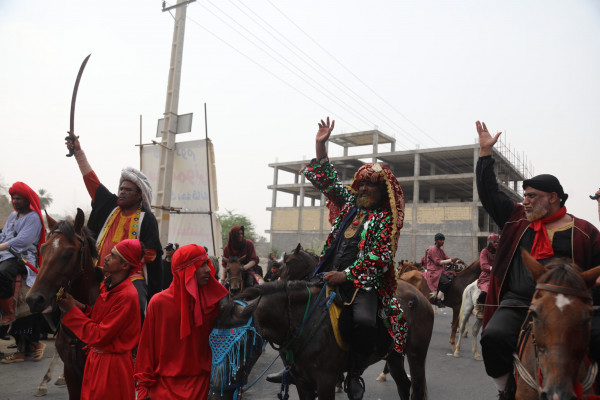 «شیر و کُتل» رسم ۴۰۰ ساله مینابی‌ها در روز عاشورا