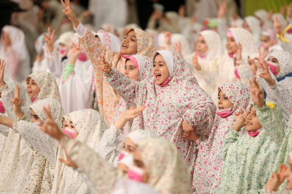 "فرشتوں کی تقریب" رہبر انقلاب کی موجودگی میں