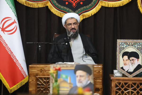 دیدار جامعه مداحان‌ و شعرای آئینی همدان با نماینده ولی فقیه در استان همدان