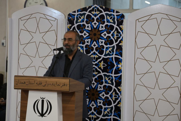 دیدار جامعه مداحان‌ و شعرای آئینی همدان با نماینده ولی فقیه در استان همدان