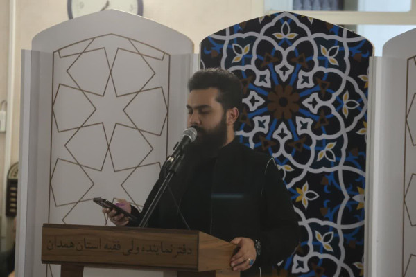 دیدار جامعه مداحان‌ و شعرای آئینی همدان با نماینده ولی فقیه در استان همدان