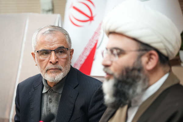 آئین رونمایی از پوستر جشنواره قرآنی زندگی با آیه‌ها