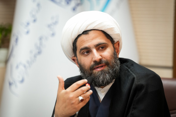 آئین رونمایی از پوستر جشنواره قرآنی زندگی با آیه‌ها