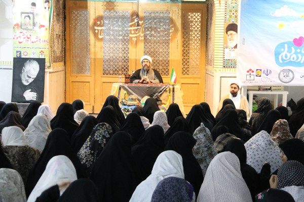 اعتکاف دخترانه همراه با عطر شهدا