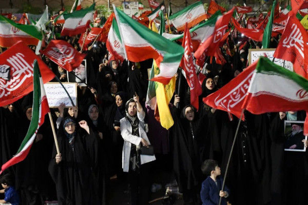 جوانان و بانوان، راوی جهاد فردوس باشند